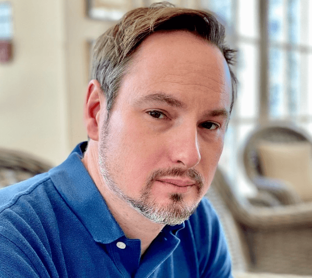 headshot sean hungerford